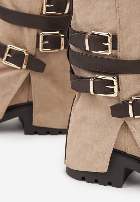 Ciemnobeżowe Botki Bikery Ozdobione Klamrami i Wywiniętą Cholewką Seride