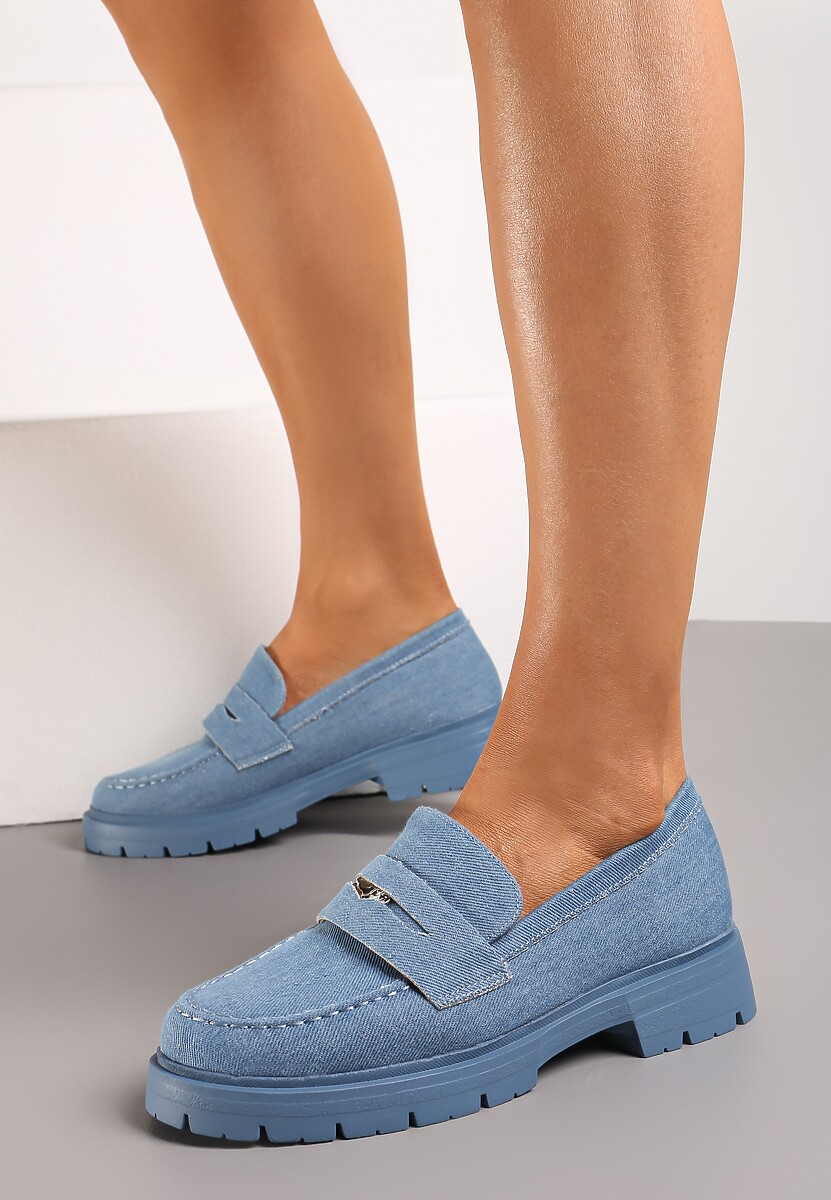 Niebieskie Mokasyny na Niskiej Platformie z Metaliczną Aplikacją pod Ozdobnym Paskiem Aserapine