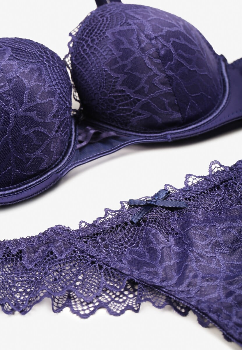 Fioletowy Komplet Biustonosz Push Up i Majtki Ozdobione Romantyczną Koronką Zeril