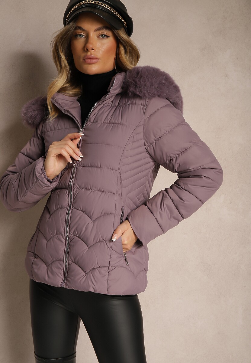 Ciemnobeżowa Kurtka z Pikowanymi Przeszyciami i Odpinanym Kapturem Ocieplana Futrem Reanara