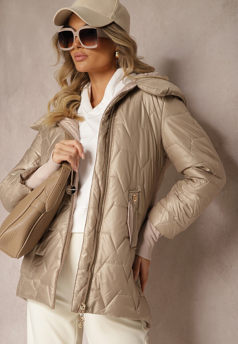 Czarna Kurtka Ozdobiona Pikowaniem z Rękawami Zakończonymi Ściągaczami i Kapturem Celosira