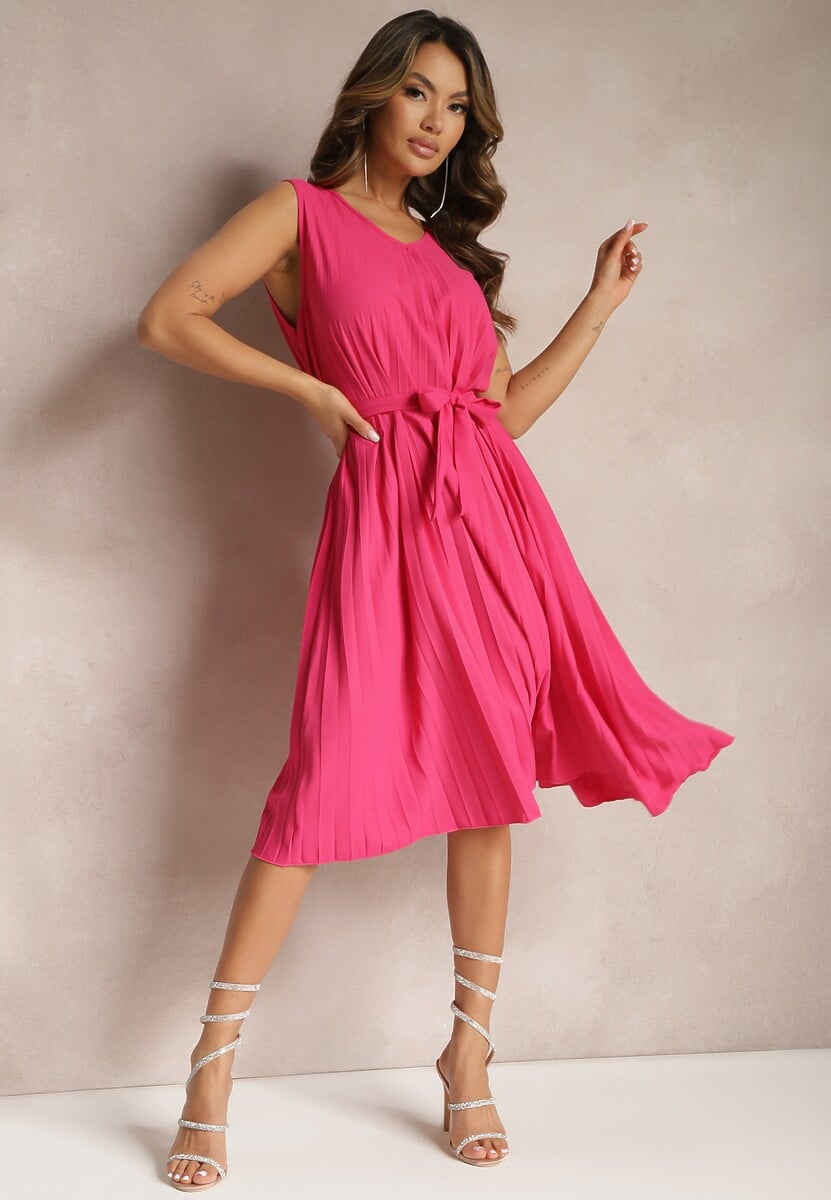 Jasnoniebieska Plisowana Sukienka Midi z Plisami na Dole i Paskiem w Talii Wrensilva