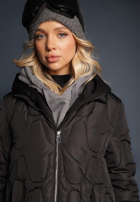 Czarna Kurtka z Materiałowym Kapturem i Kieszeniami Zdobiona Pikowanymi Przeszyciami Ravathrias