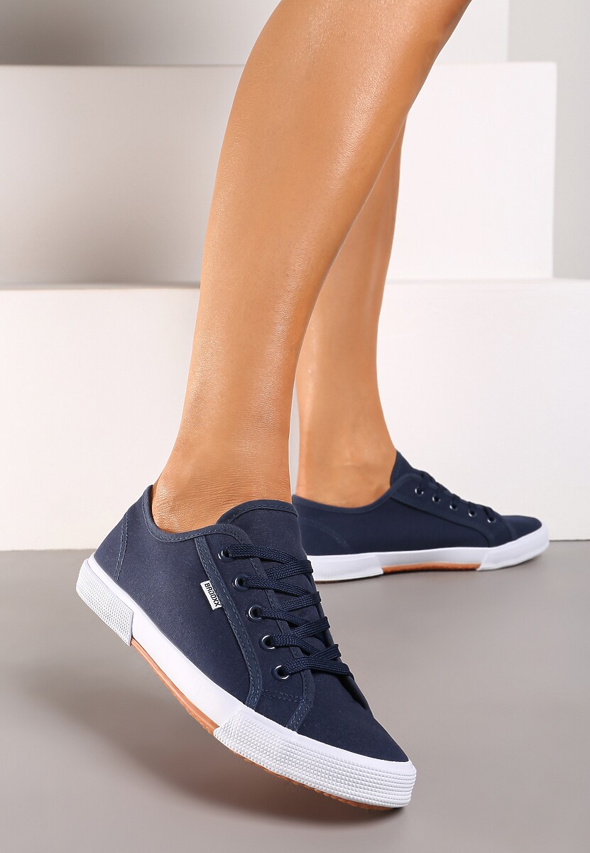 Białe Tenisówki Zdobione Przeszyciami Rhaerose