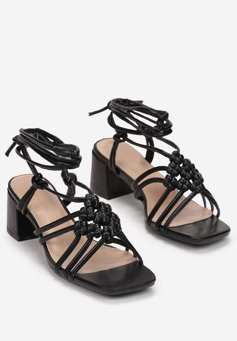 Czarne Sandały na Słupkowym Obcasie i Wiązaniem na Łydce Leumia