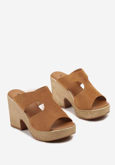 Brązowe Wsuwane Klapki na Obcasie i Platformie z Wyciętym Paskiem Teasel