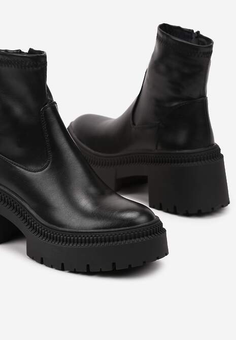 Czarne Botki na Słupku i Lekkiej Platformie z Dopasowaną Cholewką Irinda