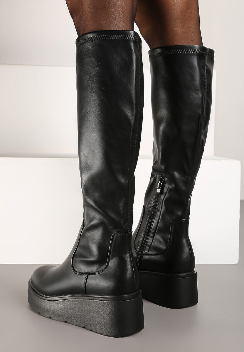 Czarne Basicowe Kozaki na Grubej Podeszwie z Okrągłym Noskiem Tirisza