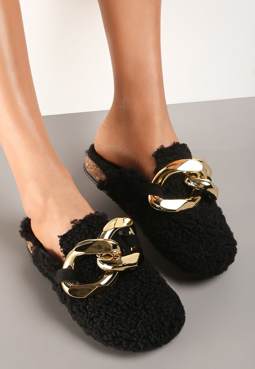 Czarne Klapki z Ozdobnym Łańcuchem Dewerli