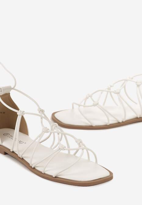 Białe Sandały Rzymianki Ozdobione Rzemykiem Nilumea