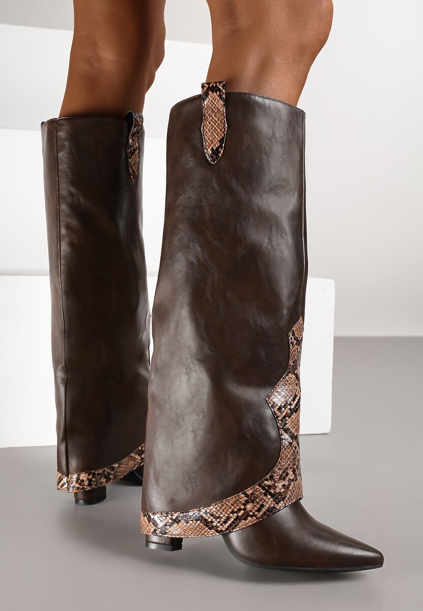 Brązowe Kozaki na Słupku z Cholewką Imitującą Nogawkę z Wężowymi Wstawkami Ferrota