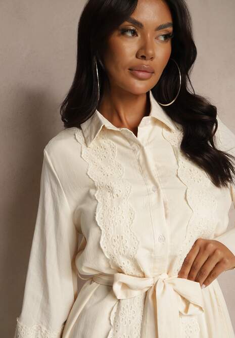 Jasnobeżowa Sukienka Koszulowa z Wiskozy z Bawełną Ozdobiona Paskiem i Koronką Korresil