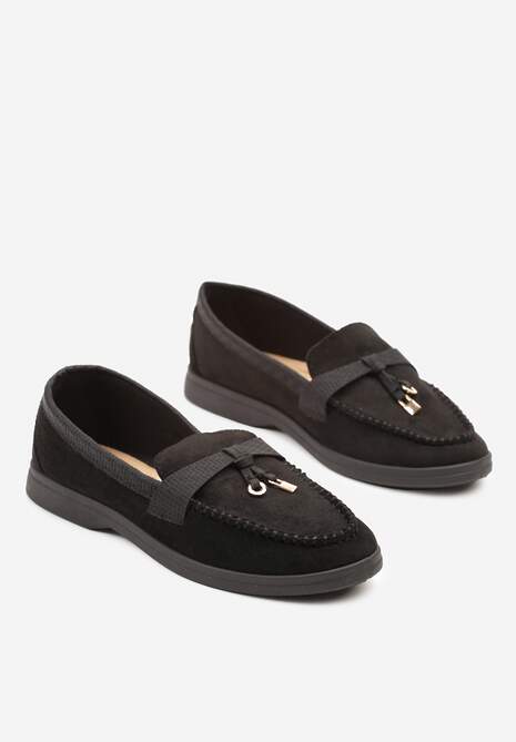 Czarne Mokasyny Ozdobione Metalicznymi Aplikacjami i  Geometrycznym Wzorem Raviloria