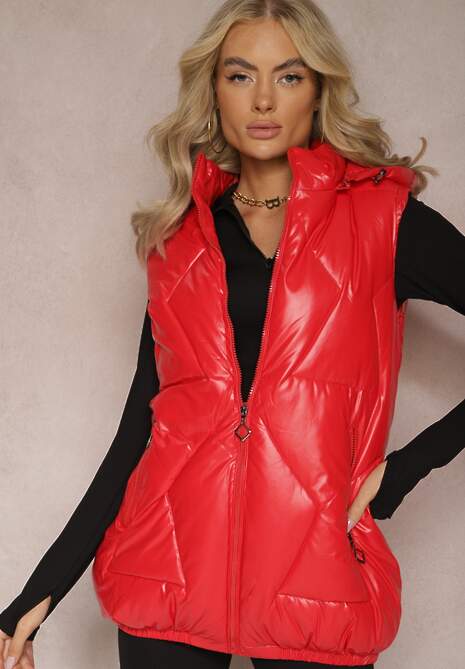 Czerwona Kamizelka z Geometrycznym Pikowaniem i Kapturem Lucide