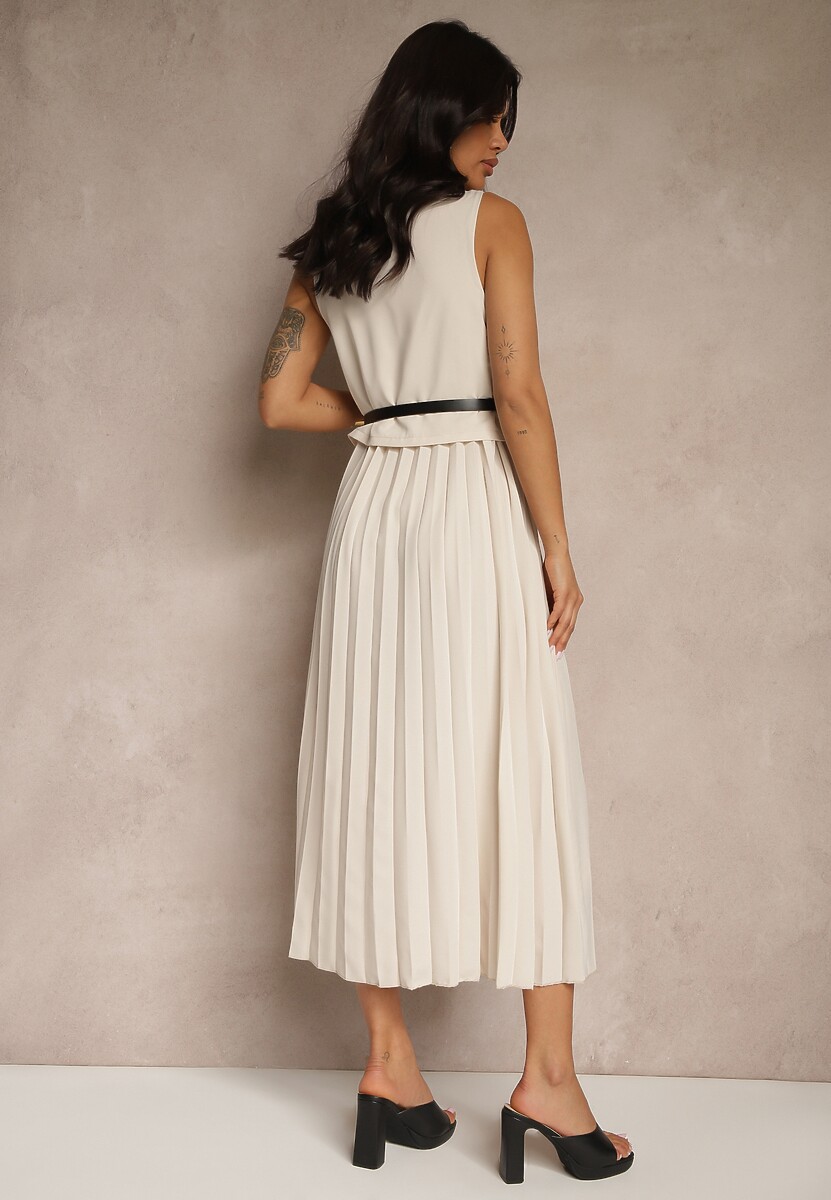 Beżowa Plisowana Sukienka o Rozkloszowanym Kroju Bez Rękawów z Paskiem z Klamrą Iffule