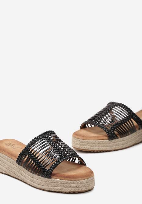 Czarne Klapki na Platformie z Plecionką i Ażurowym Paskiem Bilimoria
