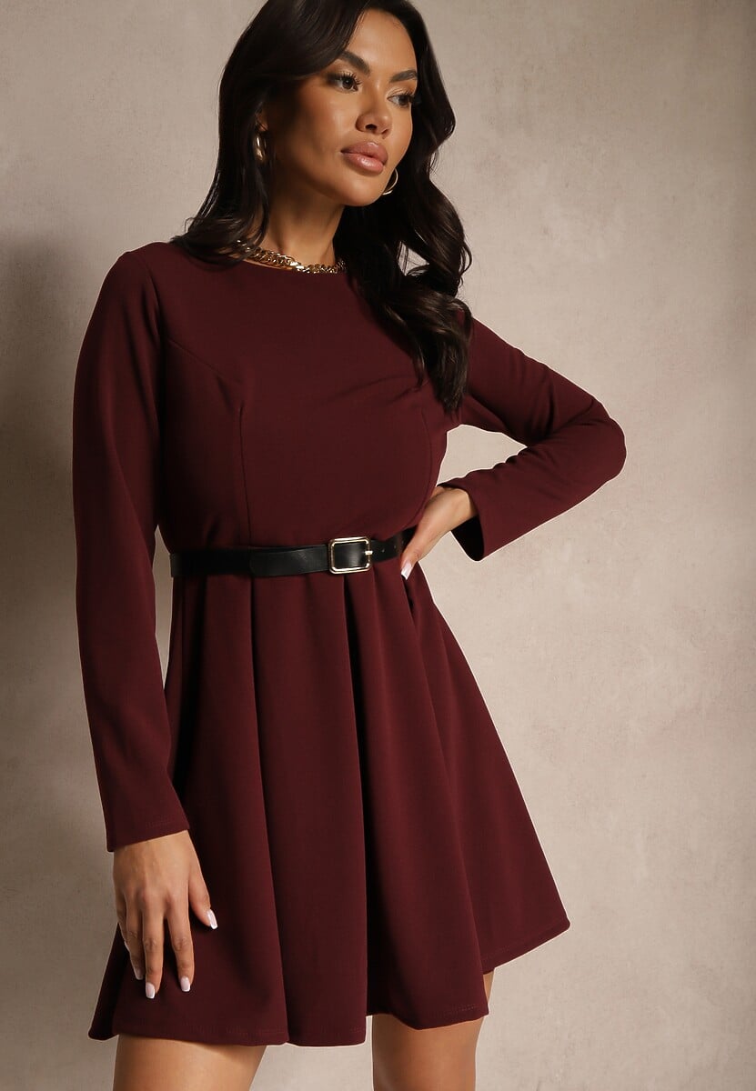 Bordowa Rozkloszowana Sukienka o Klasycznym Kroju Temiriela