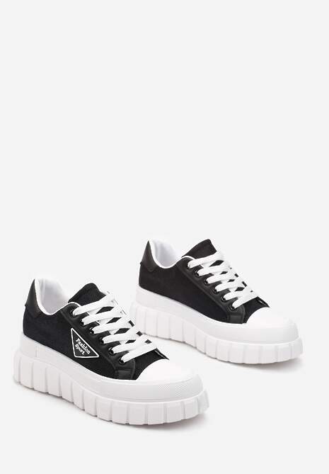 Czarne Trampki przed Kostkę na Platformie Olyria