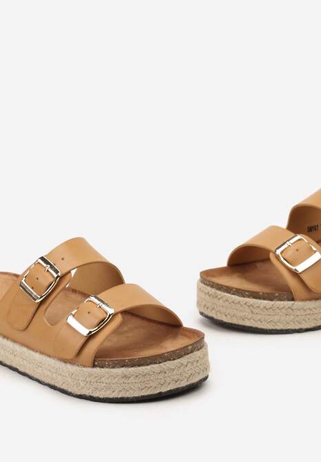 Ciemnobeżowe Klapki Na Niskiej Platformie z Korka i Plecionki Zapinane na Sprzączki Miwira