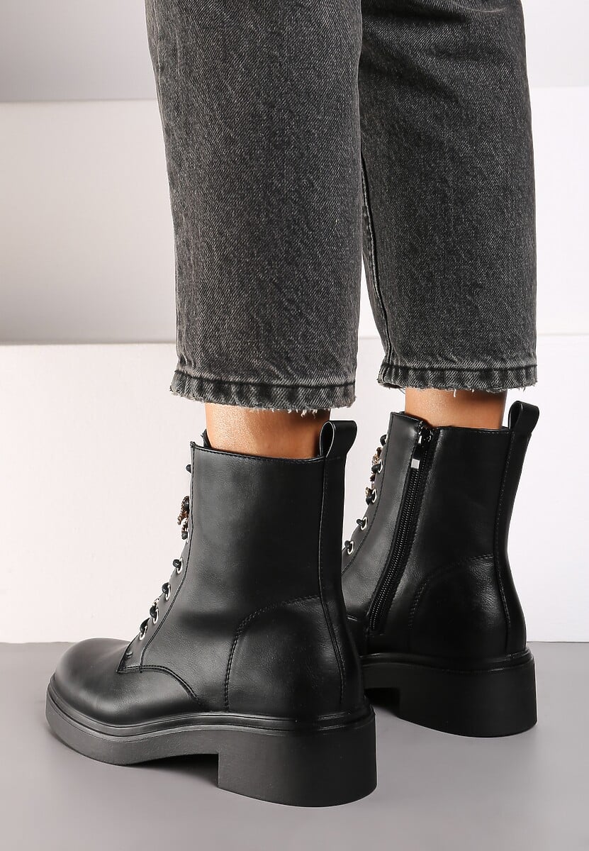 Czarne Płaskie Botki w Stylu Workerów Ozdobione Aplikacjami Kokardy i Misia Bialithia