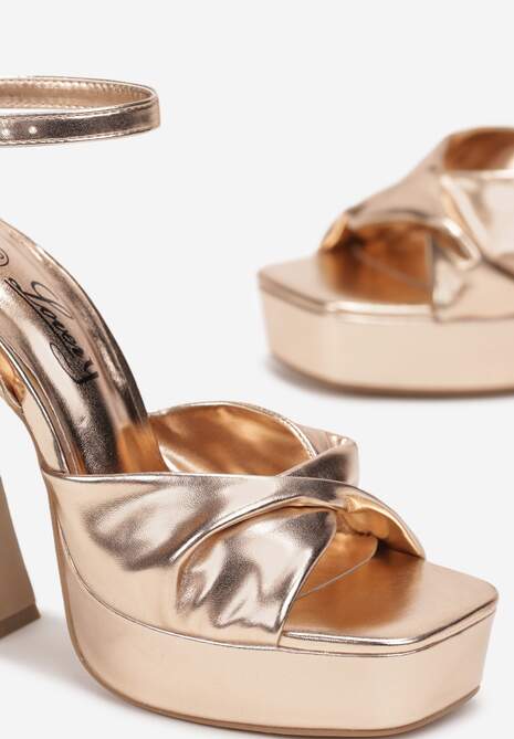 Szampańskie Sandały na Wysokim Słupku i Platformie z Ozdobnym Paskiem Rupina
