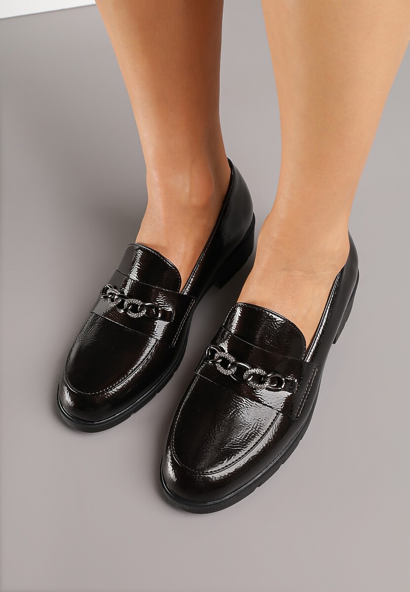 Brązowe Mokasyny Lakierowane Ozdobione Metaliczną Aplikacją Bemoste