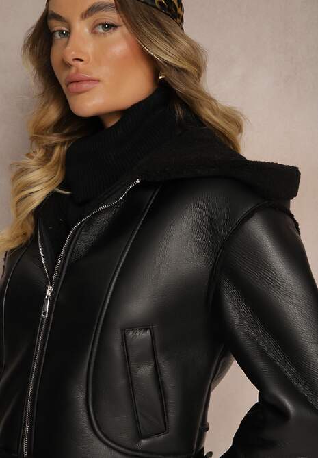 Czarna Kurtka Biker o Krótkim Kroju z Kapturem i Futerkowymi Wstawkami Dailora