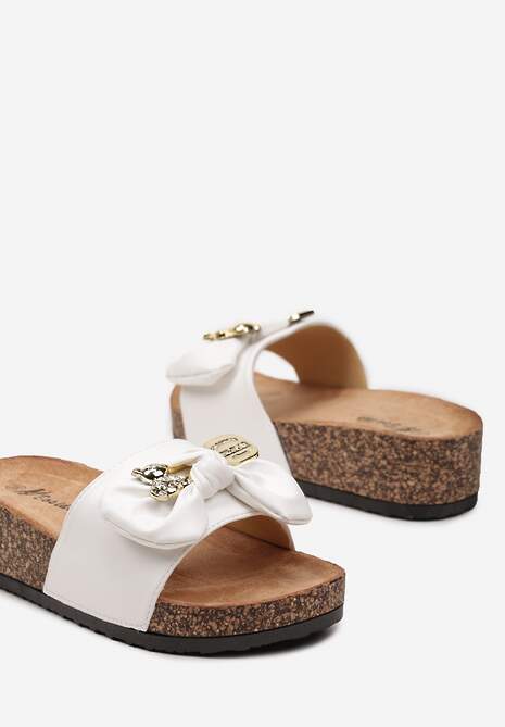 Białe Klapki na Podeszwie Typu Korek z Kokardą i Ozdobnym Misiem Gendry