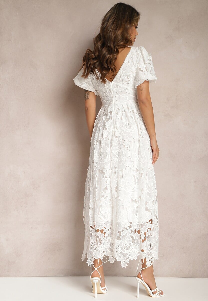 Biała Koronkowa Sukienka Koktajlowa z Głębokim Trójkątnym Dekoltem Wrenna