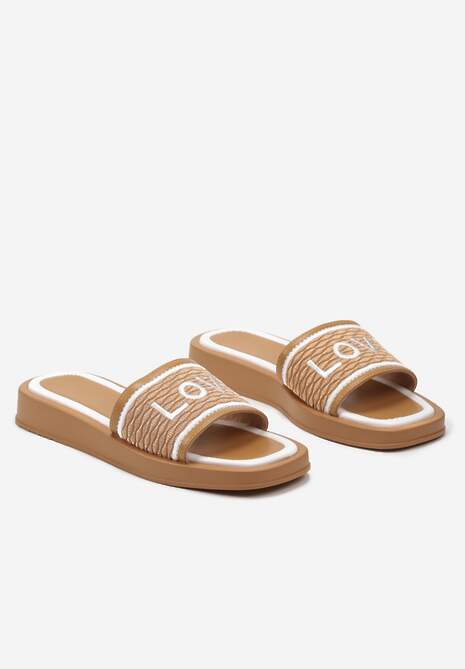 Brązowe Klapki z Ozdobnym Napisem na Cholewce i Noskiem w Kwadrat Optizoria