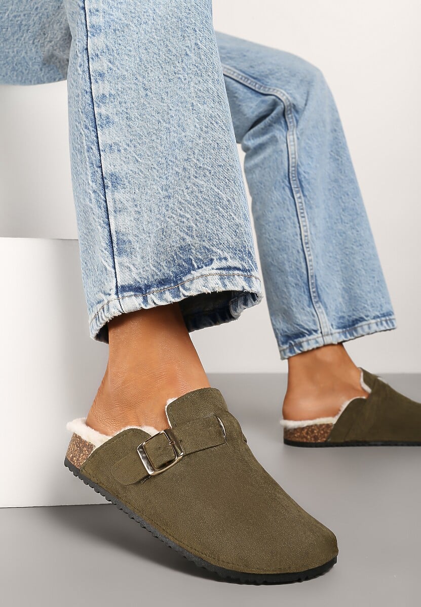 Zielone Kapcie na Płaskiej Podeszwie Ozdobione  Paskiem z Klamrą Ninnithra