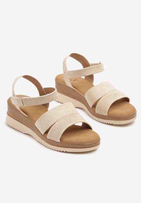 Beżowe Sandały  na Koturnie Ozdobione Dwoma Paskami Tilsela