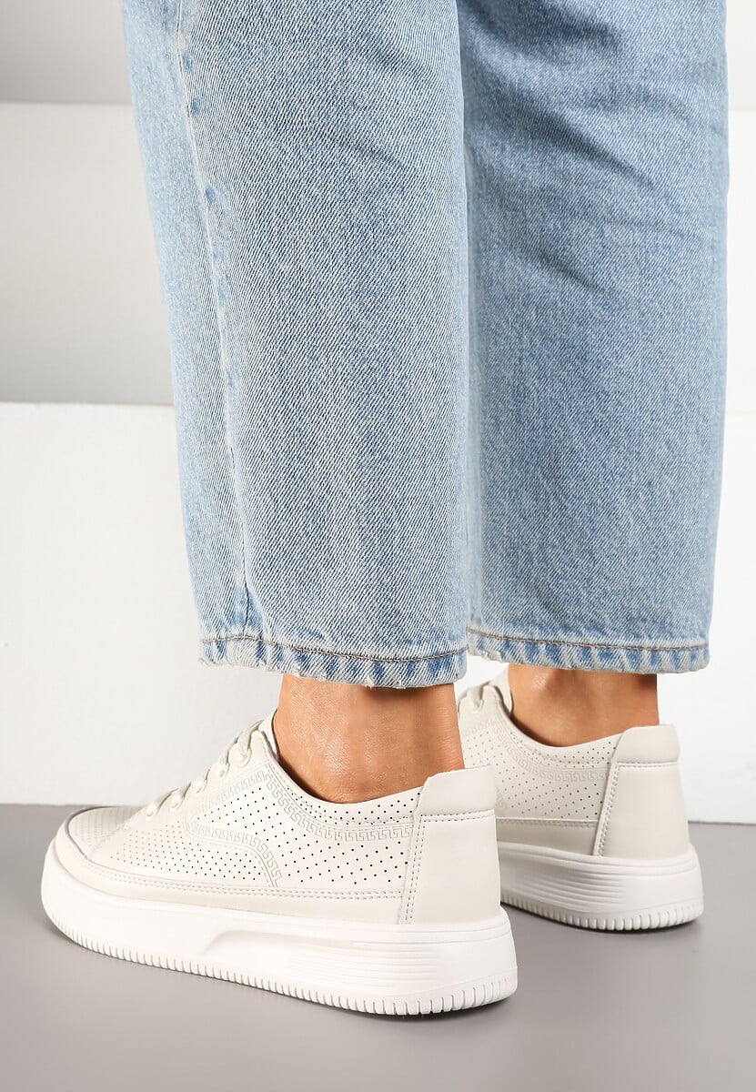 Białe Sneakersy ze Skóry Naturalnej z Perforacją na Niskiej Platformie Melanitia