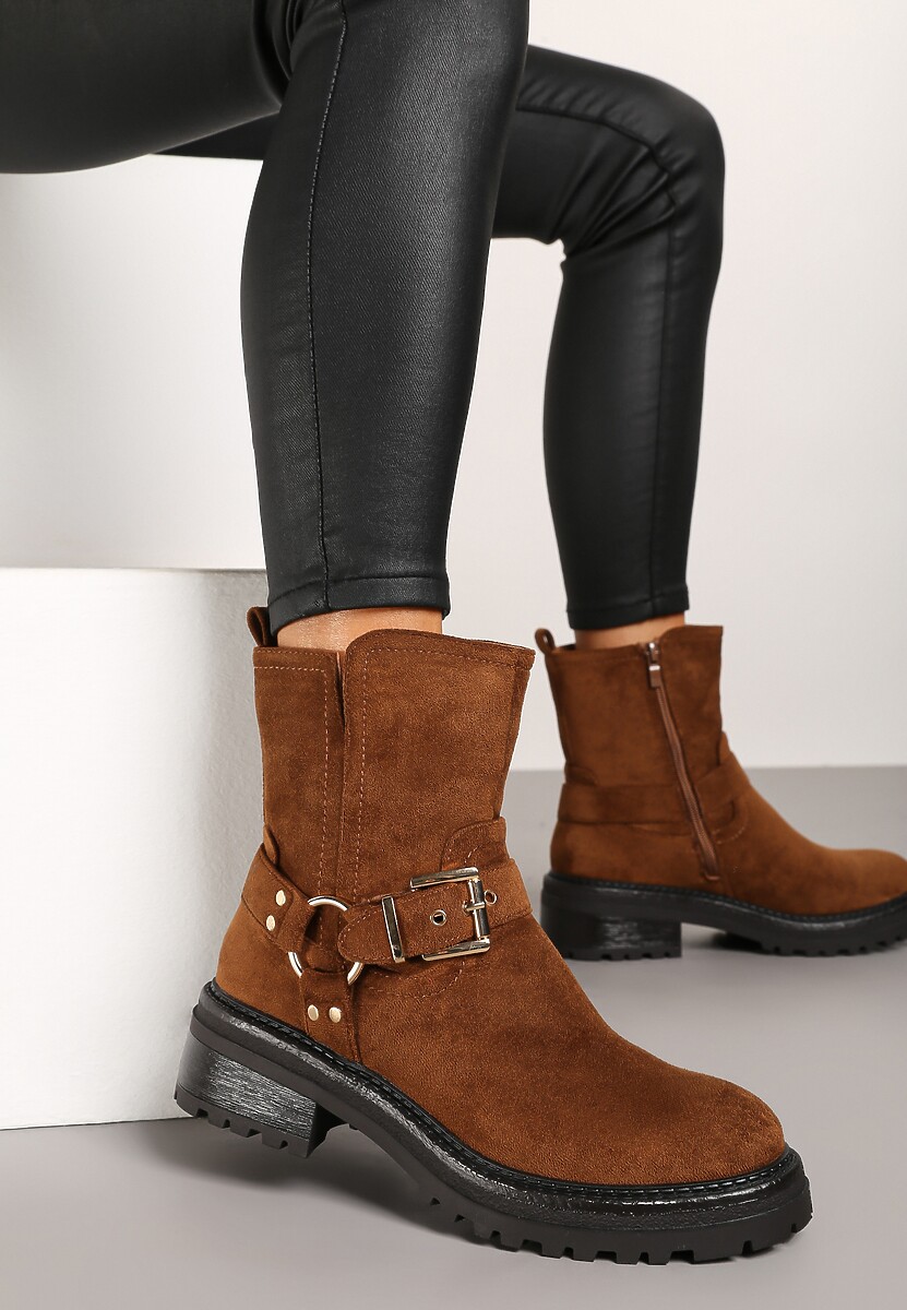 Czarne Botki w Motocyklowym Stylu z Ekozamszu z Ozdobną Klamrą przy Cholewce Ninnaria