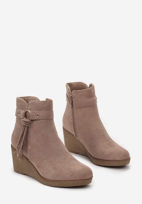 Ciemnobeżowe Botki na Koturnie z Frędzlami z Boku Cholewki Aittoli