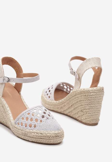 Jasnoszare Sandały z Imitacji Skóry na Plecionym Koturnie Zapinane Wokół Kostki Obidia