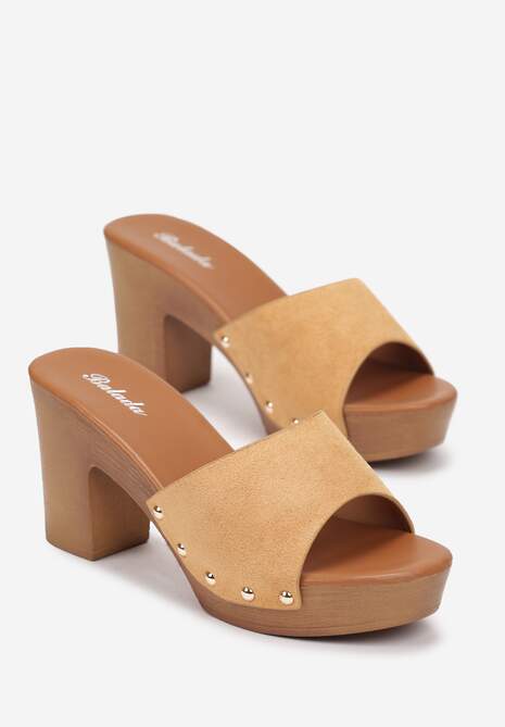 Brązowe Klapki na Słupku z Szerokim Paskiem z Nitami Leophelia