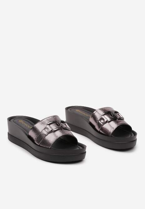 Srebrne Klapki Ozdobione Klamerką na Niewysokim Koturnie Dvorakia