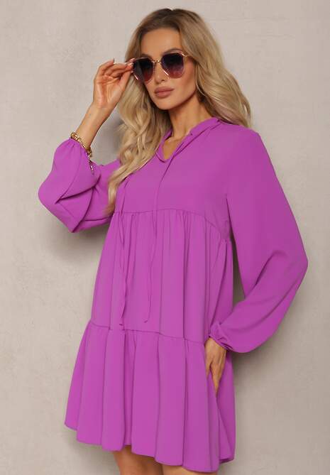 Fioletowa Sukienka o Rozkloszowanym Fasonie z Falbanką i Okrągłym Dekoltem Vasaia
