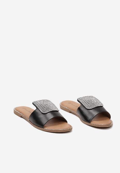 Czarne Klapki z Aplikacją na Pasku z Drobnymi Nitami Hareri