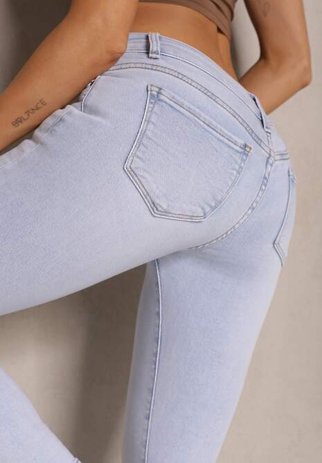 Jasnoniebieskie Jeansy o Kroju Skinny Low Waist Kolanilia