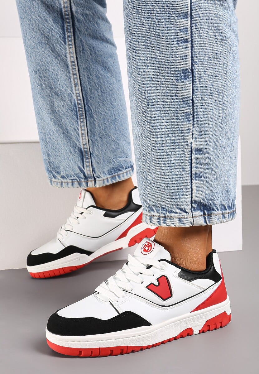 Biało-Czerwone Sneakersy Sznurowane z Aplikacją na Boku i Przeszyciami Irilian