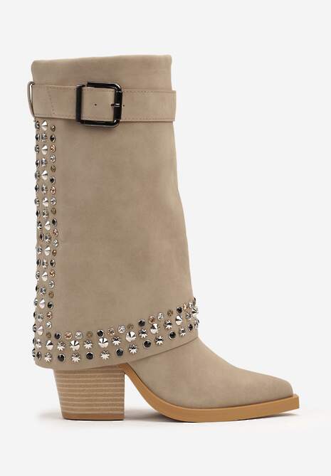 Beżowe Botki z Cholewką Imitującą Nogawkę Ozdobione Ćwiekami i Klamrą Verivelle