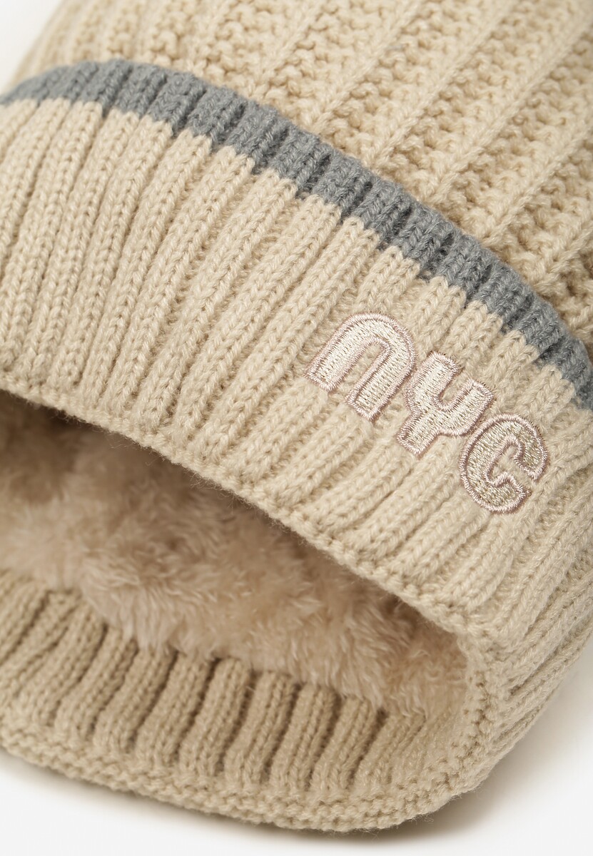 Beżowa Prążkowana Czapka z Pomponem Edavira