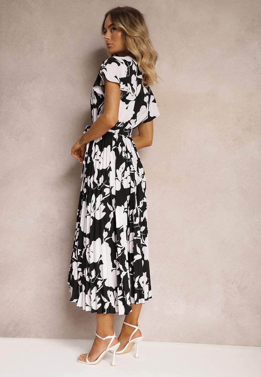 Czarno-Biała Kopertowa Plisowana Sukienka Koktajlowa z Gumką i Paskiem w Talii Benelsea