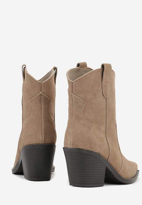 Ciemnobeżowe Skórzane Botki Kowbojki z Metaliczną Aplikacją na Nosku Saneara