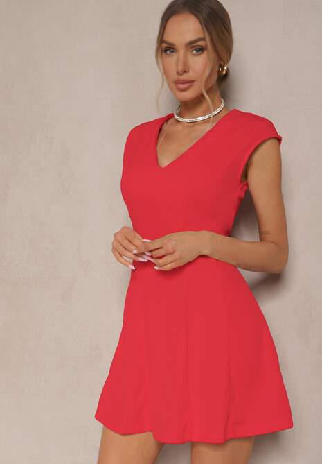 Czerwona Taliowana Sukienka z Rozkloszowanym Dołem Elliara