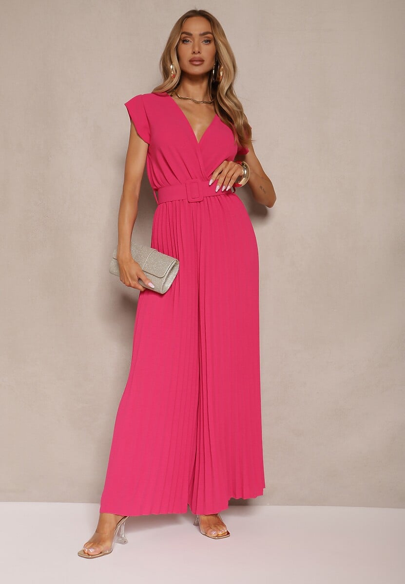 Fuksjowy Kopertowy Kombinezon Wide Leg Zdobiony Plisami i Paskiem z Klamrą Salirella