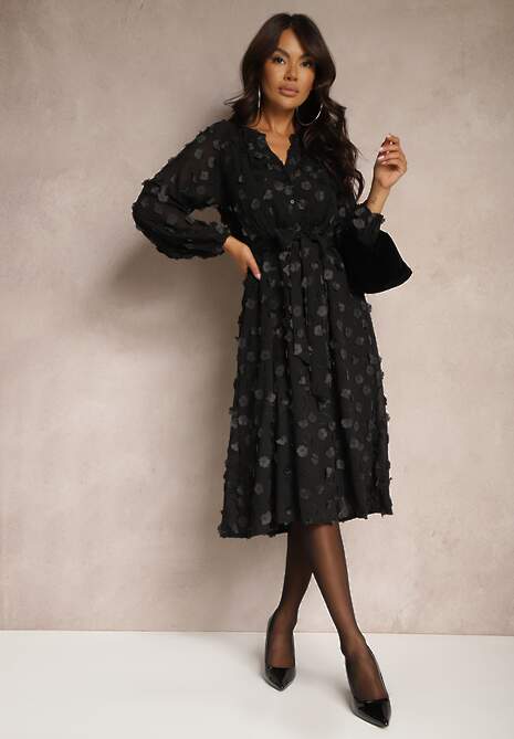 Czarna Sukienka o Trapezowym Kroju z Paskiem Guzikami przy Dekolcie i Aplikacjami 3D Etinlia