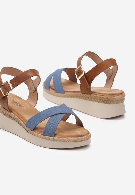 Niebieskie Sandały z Przeplatanymi Paskami o Metalicznym Połysku na Niskim Koturnie ze Sprzączką Urines